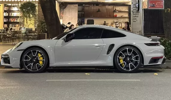 Porsche 911 mang gói độ Turbo S đẹp mắt của người yêu xe Hà Nội