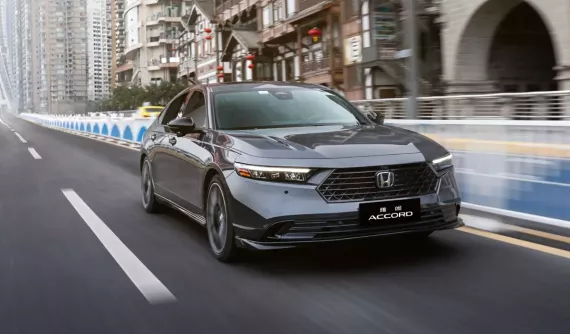 Honda Accord giảm giá đến 350 triệu đồng vì khách hàng trung niên không còn mặn mà