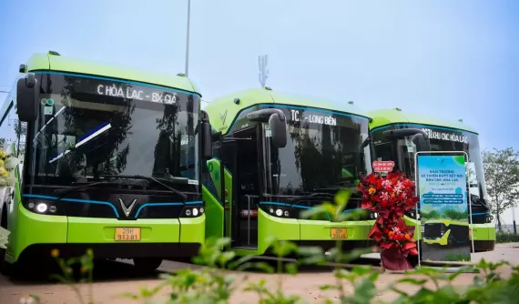 VinBus khai trương 2 tuyến buýt điện nối Trung tâm Hà Nội với Khu Công nghệ cao Hòa Lạc