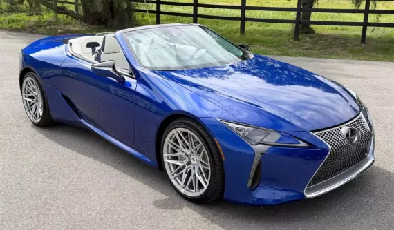 Tay trống nổi tiếng của Aerosmith thanh lý Lexus LC 500 Convertible chỉ sau 2 năm sở hữu