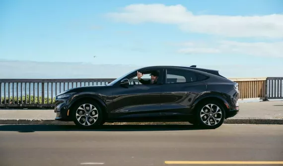 Gặp gỡ David Blenkle: Lái xe điện Ford Mustang Mach-E vượt mốc hơn 508.000 km và nhận ra mức suy giảm pin chỉ 8%