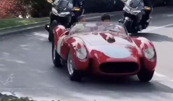 Không chọn Daytona SP3, đây là xe hoa của Charles Leclerc, tay đua F1 trẻ của đội Ferrari