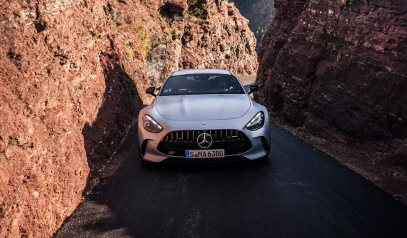 Hàng lạ Mercedes-AMG GT 63 ra mắt thị trường Việt Nam với giá gần 11 tỷ đồng