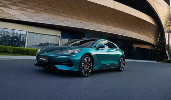 Vén màn Denza Z9 GT - xe điện có phạm vi hoạt động dài nhất thế giới, sạc đầy pin trong 9 phút