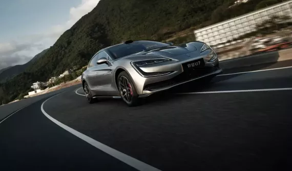 Sedan hạng sang Yangwang U7 2026 ra mắt, chạy hơn 1.000 km và sạc siêu nhanh