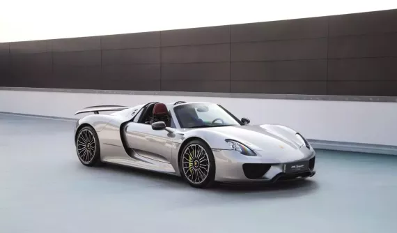 Cận cảnh Porsche 918 Spyder của tỷ phú USD ở Việt Nam