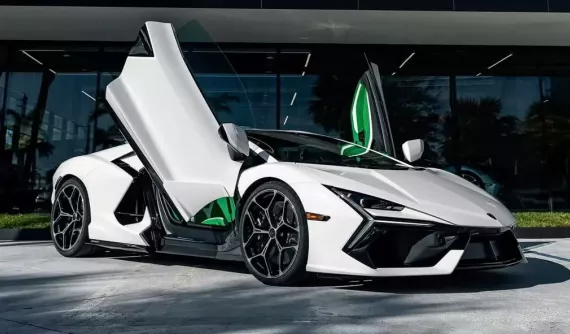 Lamborghini Revuelto mang màu sắc rất ấn tượng