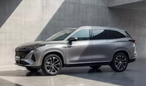 MG trình làng mẫu SUV 7 chỗ tiết kiệm xăng với giá bán khiến Volkswagen phải dè chừng