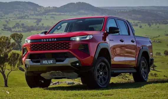 Top 10 ô tô bán chạy nhất Việt Nam tháng 2/2026: Toyota Hilux góp mặt, xe Mitsubishi "mất hút"