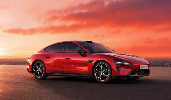 Xiaomi SU7 2026 ra mắt trang bị "xịn sò" ngay từ bản tiêu chuẩn, phạm vi di chuyển dài hơn, sạc nhanh hơn