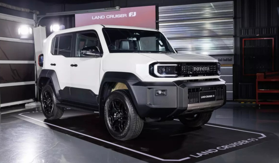 Toyota Land Cruiser FJ chính thức được bán tại Thái Lan, đắt hơn bản tiêu chuẩn của Fortuner