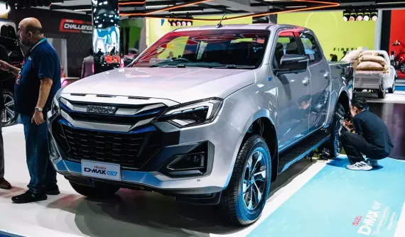 Ngắm hình ảnh "bằng xương, bằng thịt" của Isuzu D-Max EV mới được bán ở Đông Nam Á