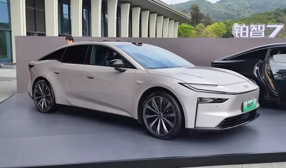 Sedan cỡ lớn với giá chỉ hơn 500 triệu Toyota bZ7 nhận 3.100 đơn hàng chỉ sau 1 tiếng ra mắt