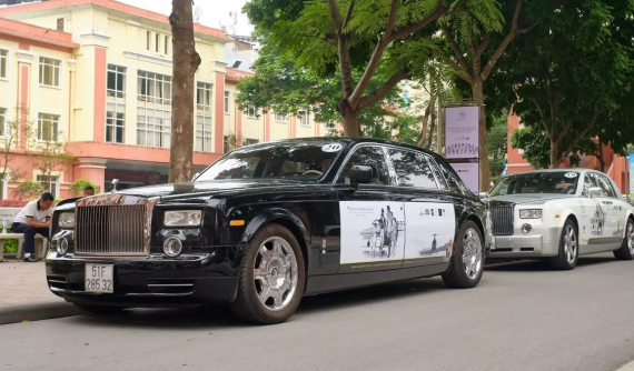 Cặp đôi Rolls-Royce Phantom hơn 20 năm tuổi vẫn băng đèo xuyên Việt ầm ầm