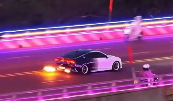 Tài xế điều khiển chiếc Kia K5 "khạc lửa" tại Đắk Lắk bị phạt đến 77 triệu đồng