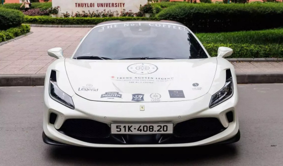 Tại sao ông trùm cà phê Trung Nguyên dùng siêu xe để chở sách quý?