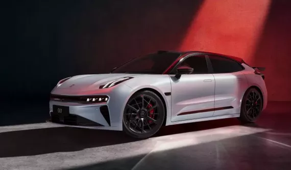 Thương hiệu sắp bán xe ở Việt Nam ra mắt phiên bản kỷ niệm, mạnh hơn 900 mã lực tăng tốc trong 2,91 giây