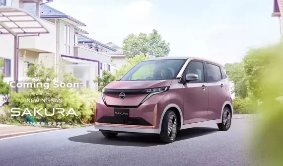 Mẫu xe "hộp diêm" ăn khách của Nissan có diện mạo mới và màu sơn ấn tượng hơn