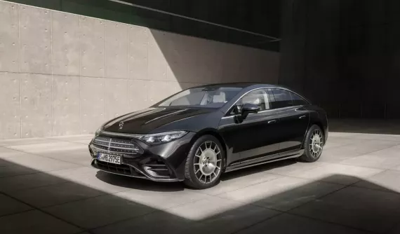 Trước khi bị khai tử, Mercedes-Benz EQS được bổ sung phiên bản nâng cấp với pin mới sạc nhanh hơn