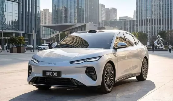 Ra mắt BYD Seal 08 - sedan cỡ lớn có thể chạy tới 300 km mà không ngốn xăng