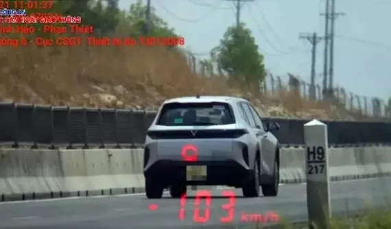 Chủ xe và tài xế bị phạt gần 120 triệu đồng vì loạt vi phạm trên cao tốc