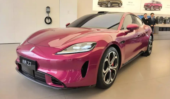 Ô tô liên doanh mới của Huawei với thiết kế như Porsche Taycan "chết đứng" trong sự kiện ra mắt