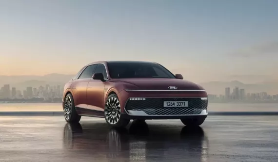 Sedan đầu bảng của Hyundai được bổ sung phiên bản nâng cấp với nội thất tiệm cận xe sang Genesis