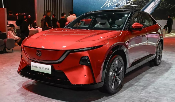 Ra mắt Mazda CX-6e phiên bản Năm Ngựa với những thay "đổi đếm trên đầu ngón tay"