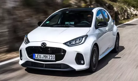 Mazda2 do Toyota sản xuất được nâng cấp trong khi xe do chính Mazda phát triển lại âm thầm bị khai tử