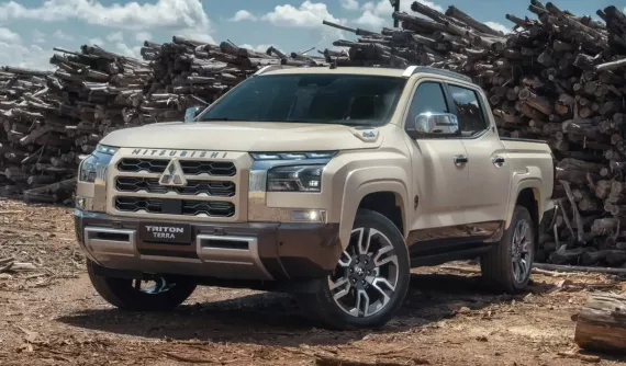 Mitsubishi Triton ra mắt phiên bản cao cấp mới, sản xuất giới hạn đúng 300 chiếc
