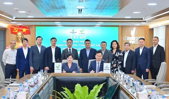 V-Green lắp 3.000 tủ đổi pin xe máy điện VinFast tại các cây xăng PVOIL
