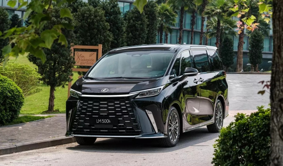 "Chuyên cơ mặt đất" Lexus LM được giảm giá niêm yết đến 320 triệu đồng ở Việt Nam