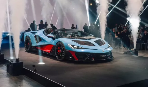 Siêu xe mui trần Lamborghini Fenomeno Roadster có giá gần 155 tỷ đồng nhưng đã "cháy hàng"