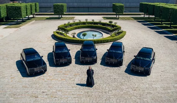 Rolls-Royce ra mắt bộ sưu tập Black Badge Cullinan do nghệ sĩ gốc Việt Cyril Kongo thiết kế