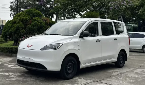 Cận cảnh Wuling Grango - MPV 7 chỗ có giá khởi điểm chỉ 499 triệu đồng ở Việt Nam