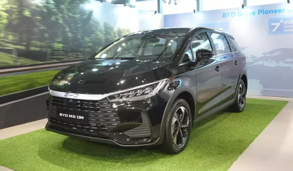 Mẫu MPV 7 chỗ BYD M6 đang bán ở Việt Nam có thêm phiên bản chỉ tiêu thụ 1,53 lít xăng/100 km