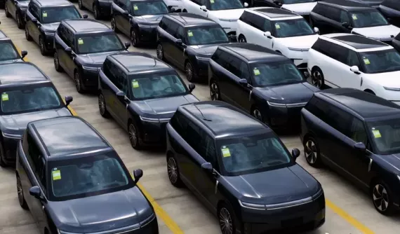 Mẫu SUV cỡ lớn với thiết kế như Range Rover và tên giống Lexus "bán chạy như tôm tươi", đã được 25.000 khách đặt mua