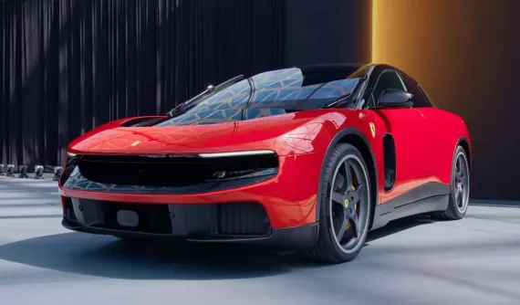 Cựu giám đốc Ferrari chê siêu xe mới của hãng xấu đến mức chẳng ai muốn "nhái" thiết kế