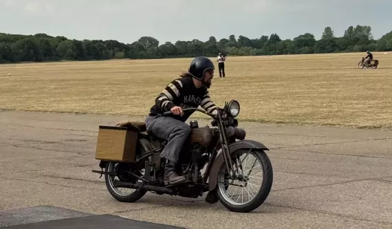 Ngôi sao "Aquaman" Jason Momoa vừa tạo ra 2 chiếc Harley-Davidson dùng động cơ hybrid sạc điện đầu tiên