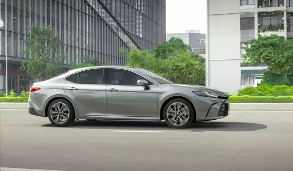 Top 10 ô tô bán kém nhất Việt Nam tháng 5/2026: Toyota Camry xuất hiện, thế chỗ cho Corolla Altis