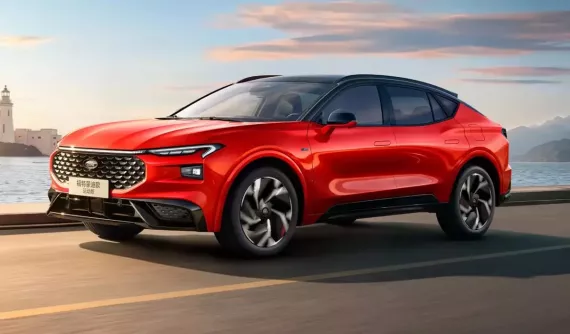 SUV hạng trung Ford Mondeo Sport ra mắt sát vách Việt Nam với màn hình 1,1 mét, chỉ "ngốn" 5,99 lít/100 km