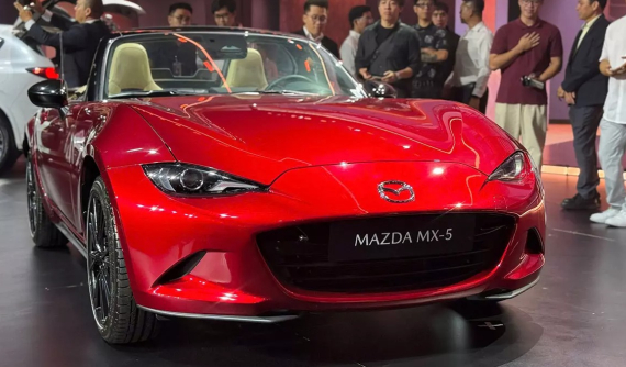 "Vua doanh số" của phân khúc xe mui trần Mazda MX-5 chính thức bán tại Việt Nam, giá từ 1,339 tỷ đồng