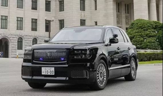 Thủ tướng Nhật Bản chuyển sang sử dụng xe công vụ mới, đó là SUV siêu sang Toyota Century