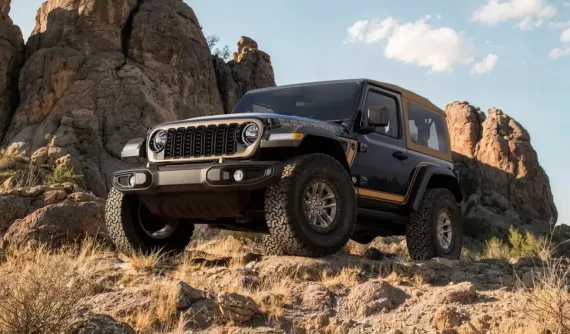 SUV đang bán tại Việt Nam Jeep Wrangler có thêm phiên bản mới với lốp 35 inch và phong cách đậm chất sa mạc