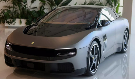 Ferrari Luce cháy hàng trước khi làn sóng chỉ trích kịp lắng xuống