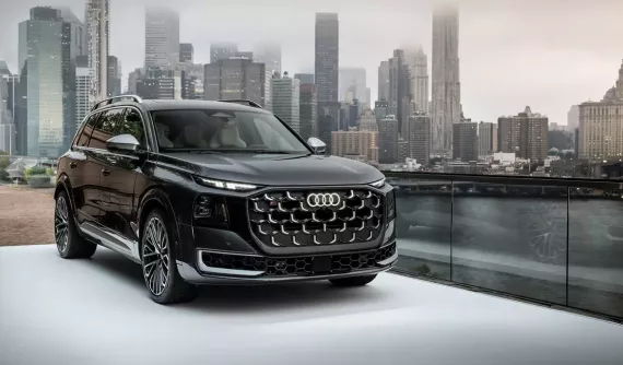 Chỉ sau 1 lần lái thử, sếp Audi đã "gạt phăng" chi tiết này khỏi thiết kế cuối cùng của SUV hạng sang Q9