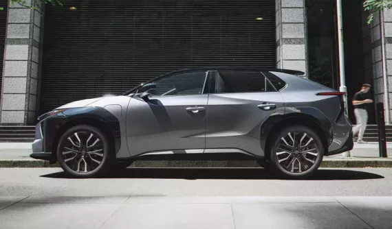 Khách hàng mua mẫu SUV điện này của Toyota được hưởng mức trợ cấp bằng nửa giá xe