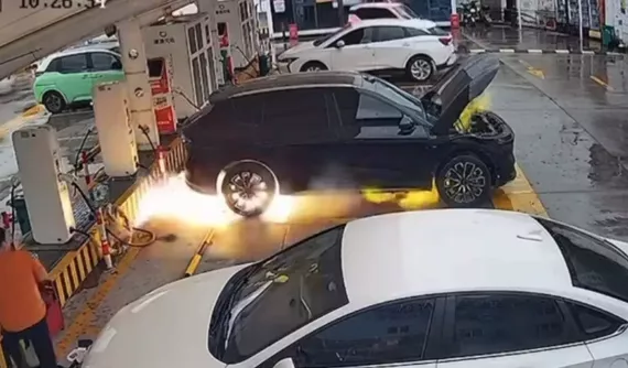 Zeekr 7X sắp bán ở Việt Nam bốc cháy tại trạm sạc, hãng lên tiếng giải thích