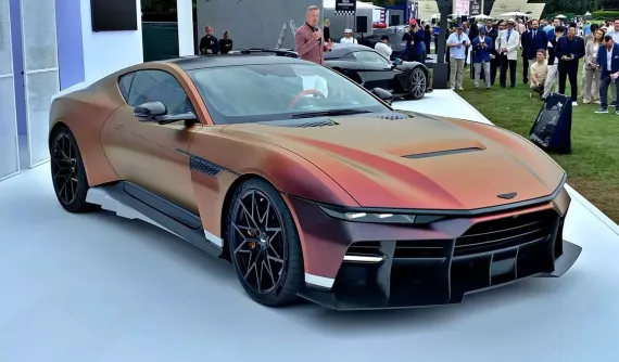 Aston Martin Valen trình làng, trở thành xe thương mại dùng động cơ đặt trước mạnh nhất thế giới