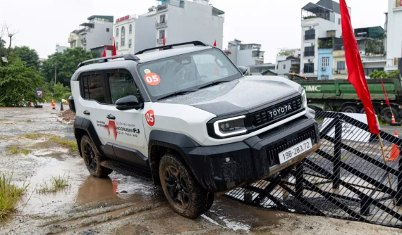 Người dùng lái thử Toyota Land Cruiser FJ: "Không như lời đồn, mua về chỉ để đi phố hơi phí"
